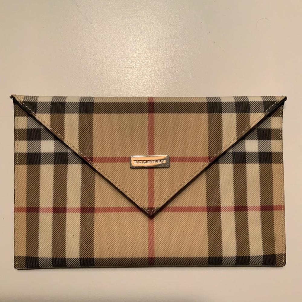 100% Authentic. Burberry pouch